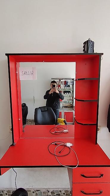 Salon, tibbi mebel dəsti: Bərbər/salon masası və güzgü komplekti - Rəng: qırmızı-qara - Böyük — 1