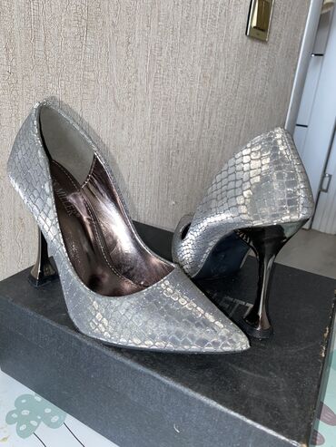 Tuflilər: Tuflilər, Ölçü: 37, rəng - Gümüşü, Yeni — 12