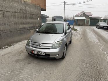 Toyota: Toyota ist: 2003 г., 1.5 л, Автомат, Бензин, Хэтчбэк