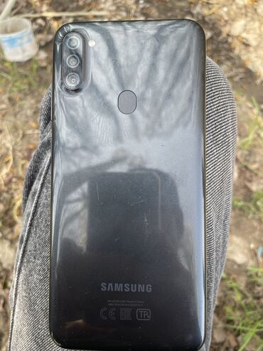 телефон самсуг: Samsung Galaxy A11, Б/у, 32 ГБ, цвет - Серый, 2 SIM