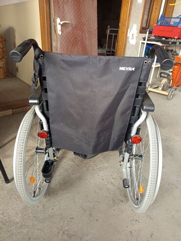 Xəstələr üçün unitazlar: Meyra əlil arabası - Brend: MEYRA - Rəng: qara oturacaq və arxalıq — 4