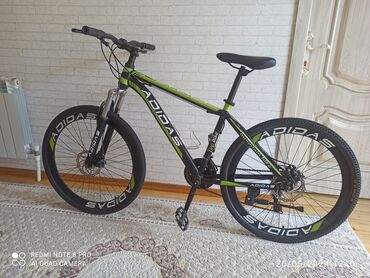 velosiped üçün oturacaq: Şəhər velosipedi Adidas, 26", sürətlərin sayı: 21