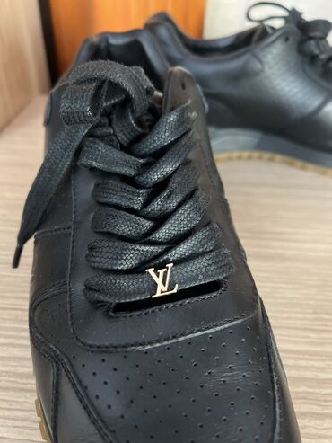 Krasofkalar və idman ayaqqabıları: LOUIS VUITTON krossovkasi teze kimi yarsinnan az giymete ölcusu 41 — 3