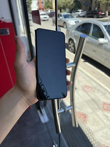 komputer ekran şəkilləri yüklə: Smartfon – qara rəngdə, timsah naxışlı arxa örtükli - Ekran: tam ön — 2