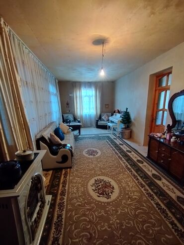 Həyət evləri və villaların satışı: Ev Məhsəti qəsəbəsində ( Sevinc qəsəbəsi) 9cu küç. Zöhrab Aslanov — 10