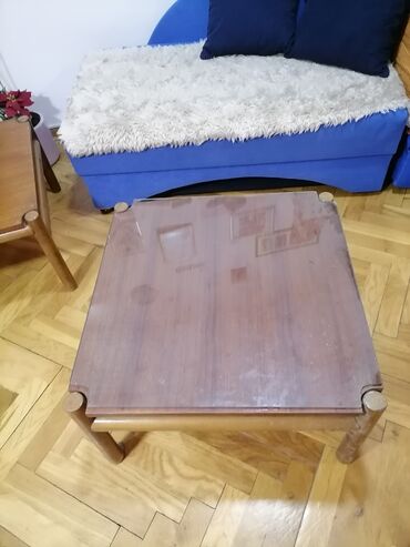 Stolovi: Stočić za dnevni ili. Ispravan. Oko 65/65/37. Ima dva ista. A — 10