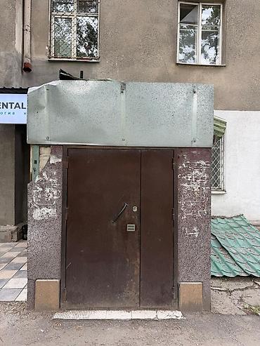 с отдельным входом: Нежилое помещение в цоколе с отдельным входом с тротуара. Развитая — 3