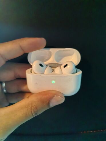 İnformatika: Salam Apple Air Pods satilir 670 manata alinib 160 manata satiram ses