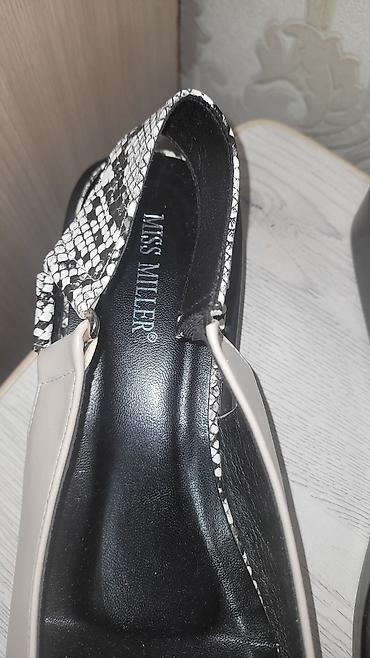 pull bear: Женские сандалии Miss Miller Великаны - Тип: открытые — 3