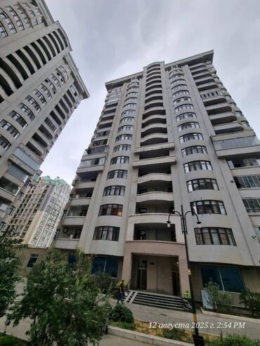 4 otaqlı, Yeni tikili, m. 28 may, 209 kv. m