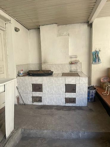 Продажа коттеджей и домов: 🏡 Продается 4 комнатный дом с времянкой 📍 Район: Ак-Орго 🏠 Площадь — 4