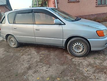 солдатики фит: Toyota Ipsum: 2000 г., Автомат, Бензин, Минивэн — 1