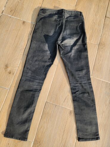 Farmerke: Muske farmerke L vel Poluobim struka 45do 50 cm,duzina 105 cm,imaju — 12