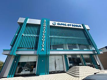 Фасадные работы: Современный двухэтажный дом с плоской крышей и панорамными окнами. - — 5