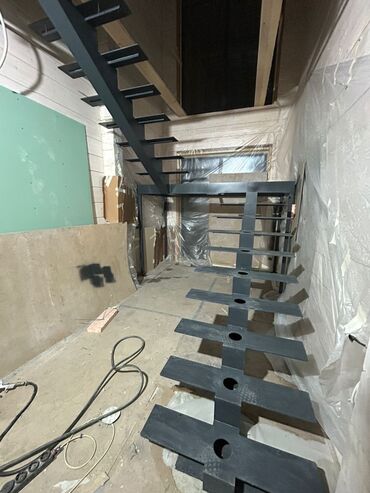 Деревянные лестницы: Деревянная лестница Для дома, Гарантия, Вид дерева: Сосна, Стиль: Классический — 7