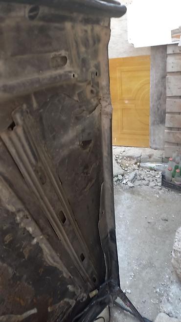 prius kapot: Mercedes-Benz 190, 1992 il, Almaniya, Ünvandan götürmə — 2