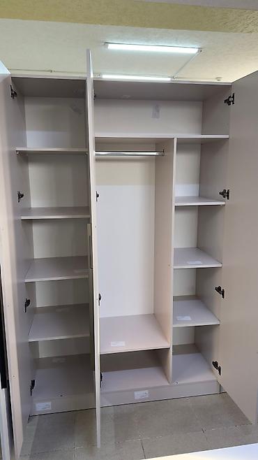 Шкафы для одежды: Шкаф трехдверный из ЛДСП. Качественная фурнитура — 9