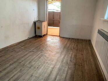 сдаю дом на длительный срок рядом просп жибек жолу бишкек: 20 кв. м, 1 бөлмө, Жылытылган, Забор, тосулган