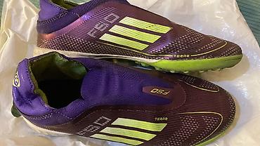 Спорт и отдых: Футбольные сороконожки Adidas F50 TESSA в ярком фиолетово-салатовом — 1