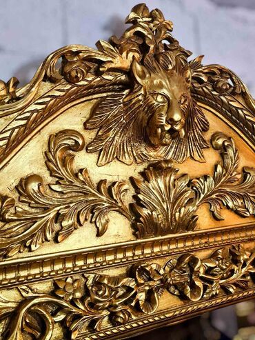 RS - Antique Mirrors: Ukrasno ogledalo sa postoljem, bogato ukrašeno detaljnim rezbarijama u — 3