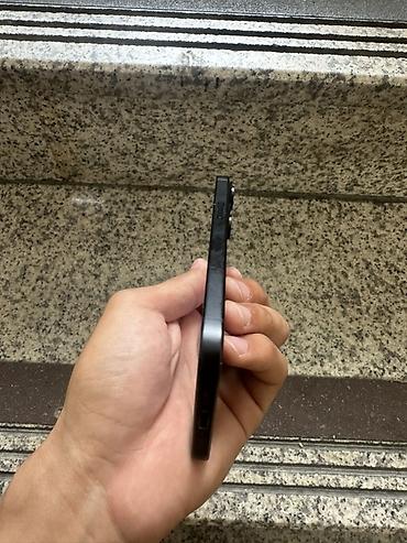 Apple iPhone: IPhone 13, цвет Midnight (чёрный) - Компактный корпус с плоскими — 6
