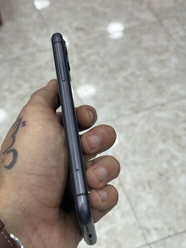 Apple iPhone: IPhone 11, 64 GB, Qara, Face ID — 2