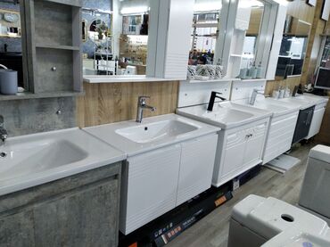 Bu dəstə hamam otağı üçün bir lavabo və quraşdırılmış şkaf daxildir