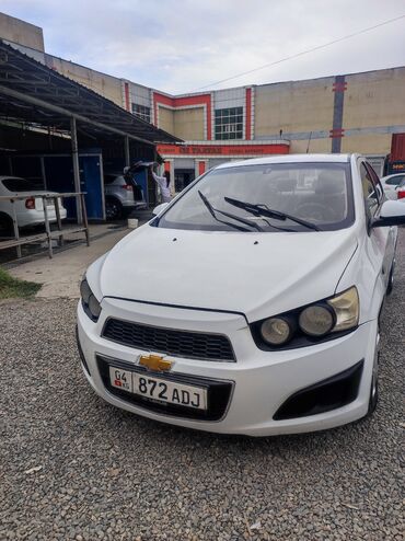 Chevrolet: Chevrolet Aveo: 2013 г., 1.6 л, Механика, Бензин, Седан