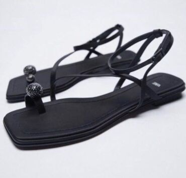 crne cizme na stiklu: Sandale, Zara, 40