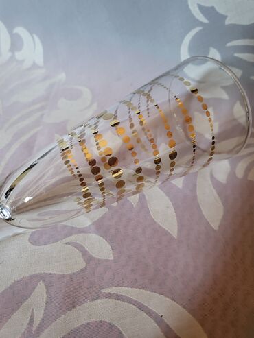 Čaše: Casa nova za pice. Casa nova sve na njoj odsjaj od svetla — 12