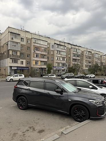 Другие автомобили: Компактный кроссовер (7 мест), баклажановый металлик с чёрными — 19
