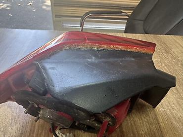 Ehtiyat hissələri: Məhsul: Arxa fənər (taillight) - Rəng/optika: Qırmızı şəffaf korpus — 2