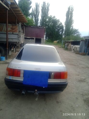 разрочка машина: Audi 80: 1989 г., 1.8 л, Механика, Бензин, Хетчбек