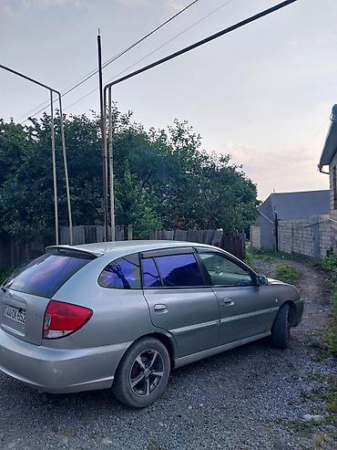 hyundai i30 запчасти: Kia Rio universali (station wagon), gümüşü rəng. - Kuzov: 5 qapılı — 1
