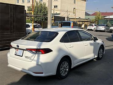 карола гибрид: Toyota Corolla: 2020 г., 1.8 л, Вариатор, Гибрид, Седан — 4