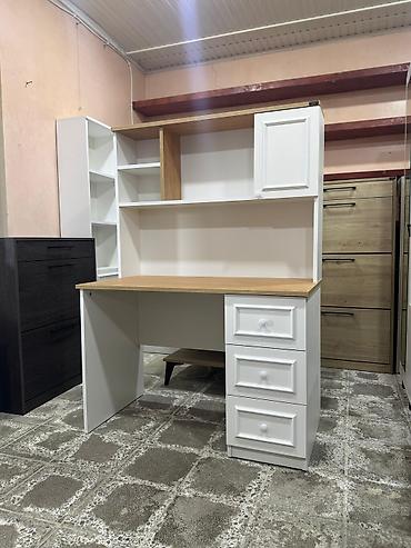 Sifarişlə kompyuter masaları: Düz masa, Polkalı, Siyirməli, Rusiya, Sadə laminat — 2