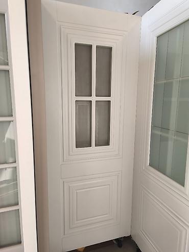 Ağ rəngli klassik dizaynlı otaq qapısı - Material: kütləvi ağac