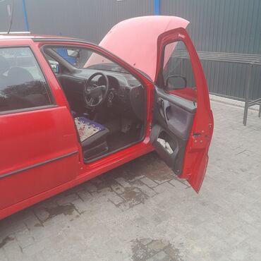 tayota runx: Volkswagen Polo: 1999 г., 1.6 л, Автомат, Бензин, Седан