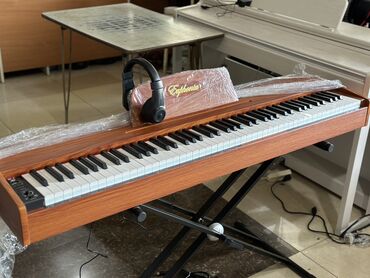 Pianolar: Yeni Elektro pianina Euphonia Firması Cox Keyfiyetlidi Üzerinde