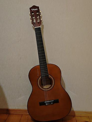 Valencia klassik gitara - Brend/model: Valencia (klassik 4/4 ölçülü