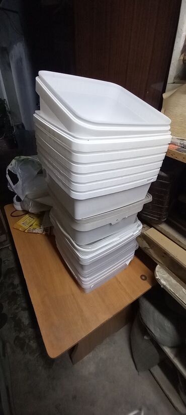 Сушилки: Təmiz, yaxşı vəziyyətdə plastik qablar satılır. Qapaqları var