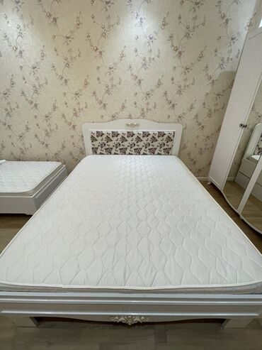 кровать двуспальная с матрасом: İşlənmiş, İkinəfərlik çarpayı, Bazalı, Matras ilə, Siyirməli