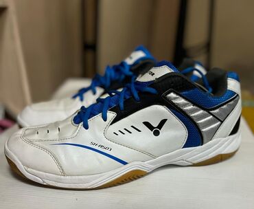 Кроссовки и спортивная обувь: В продаде кроссовки для зала. секонд хенд Сокулук. состояние нового — 8