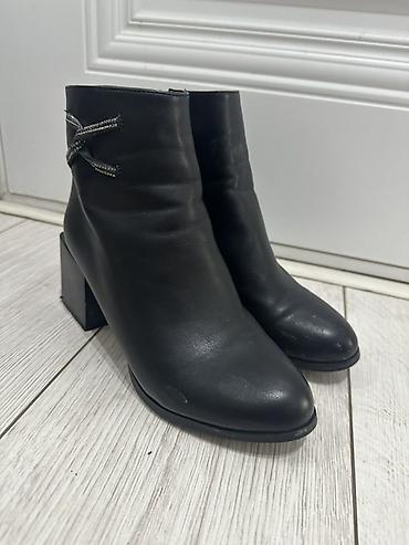 Ботинки и ботильоны: Ботинки, 36, Б/у, цвет - Черный — 1