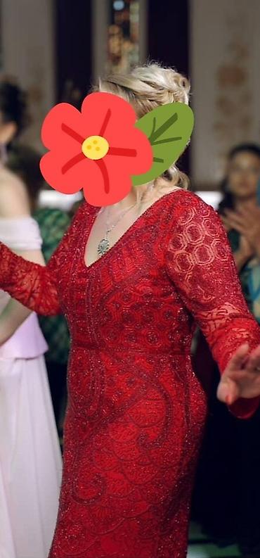Şəxsi əşyalar: Zərif qırmızı ziyafət geyimi - Model: Uzun, bədənə oturan siluetli — 1