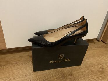 Salonke: Salonke, Massimo Dutti, 39 — 10
