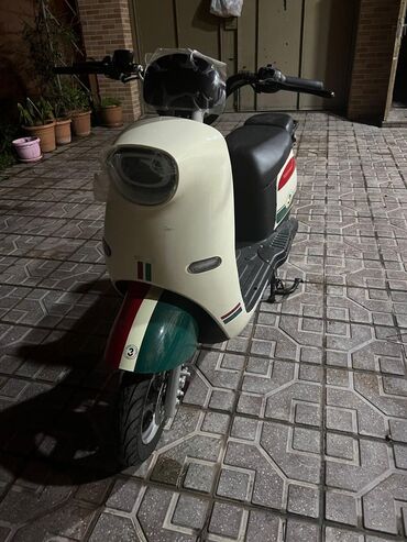 Musiqi alətləri: Elektrik samokat 10", ≤ 250 Vt, 26 - 35 km/s