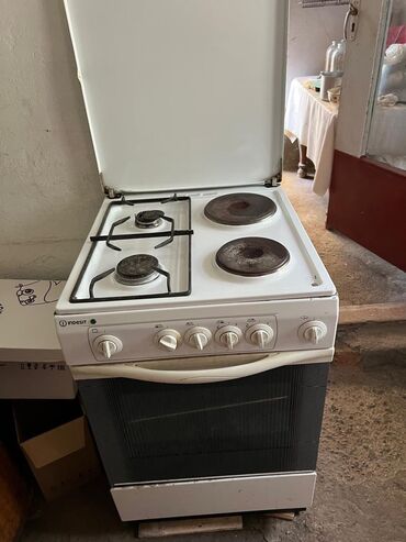 Кухонные плиты, духовки: Плита indesit (индезит) полностью в рабочем состоянии 50/50 газ