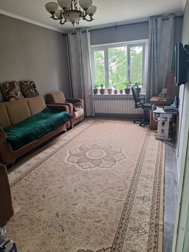 срочно продаётся 1 комнатная квартира в районе ошского рынка по улице кенсуйская: 2 комнаты, 1111 м², 106 серия, 1 этаж, Косметический ремонт