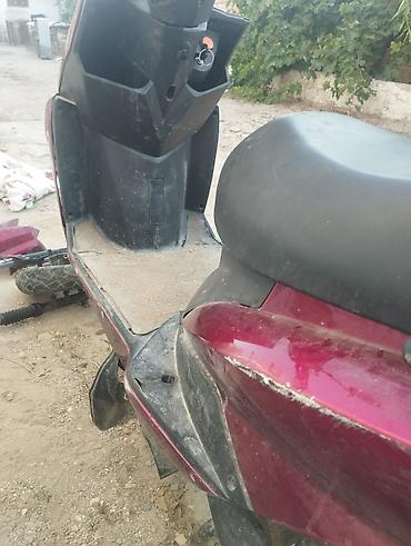 Moped qeza olunub qabag plasmaslari ezilib yanlari cizilib ama tok